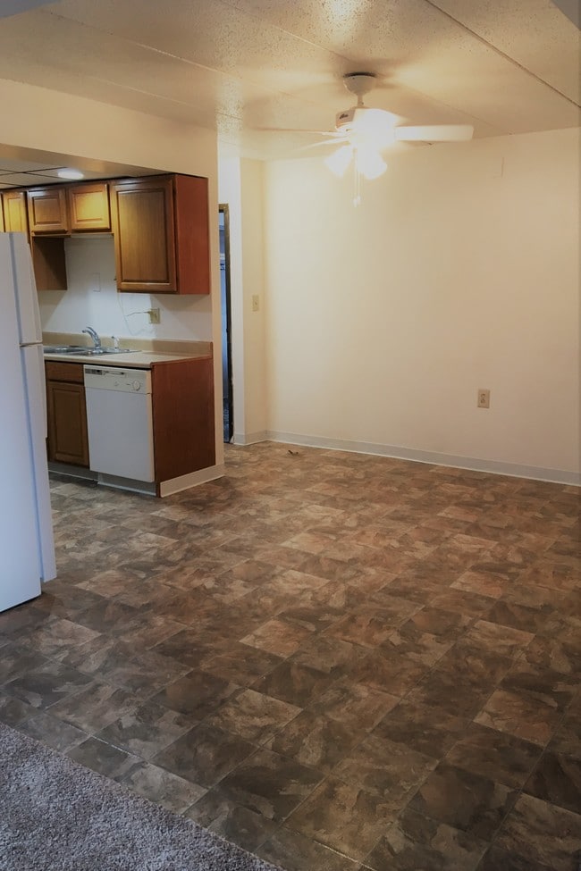 Dining Room - Camelot Apartments