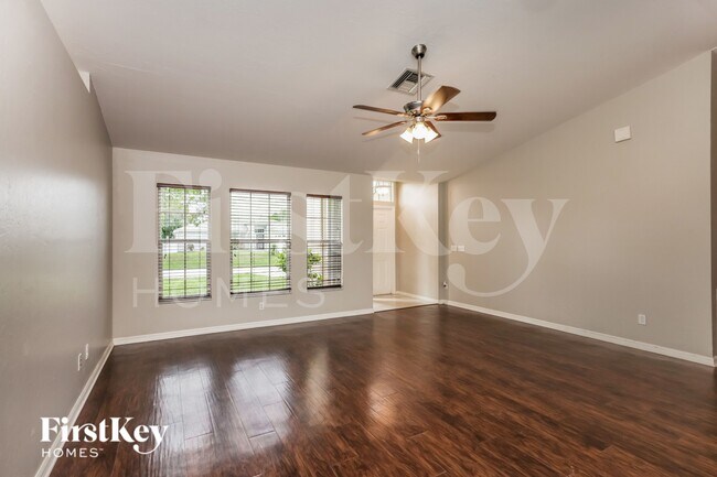 Photo - 8097 Albatross Rd