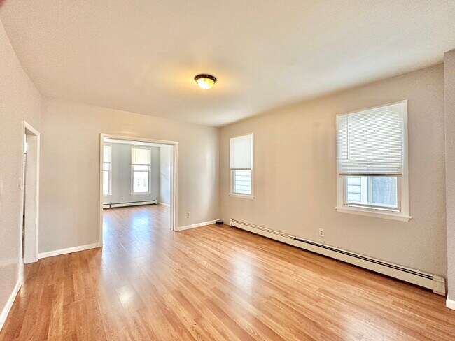 Photo - 335 Scott St