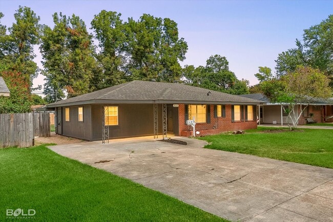 Photo - 822 E River Rd