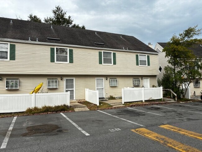 Building Photo - 111 E 1st St Unit 29 -