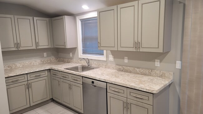 Eat-in kitchen - 12777 Lynn Dr