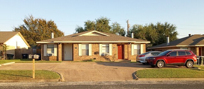 Photo - 714 San Saba Dr Townhome