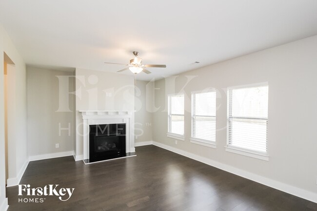 Photo - 223 Crestbrook Ln