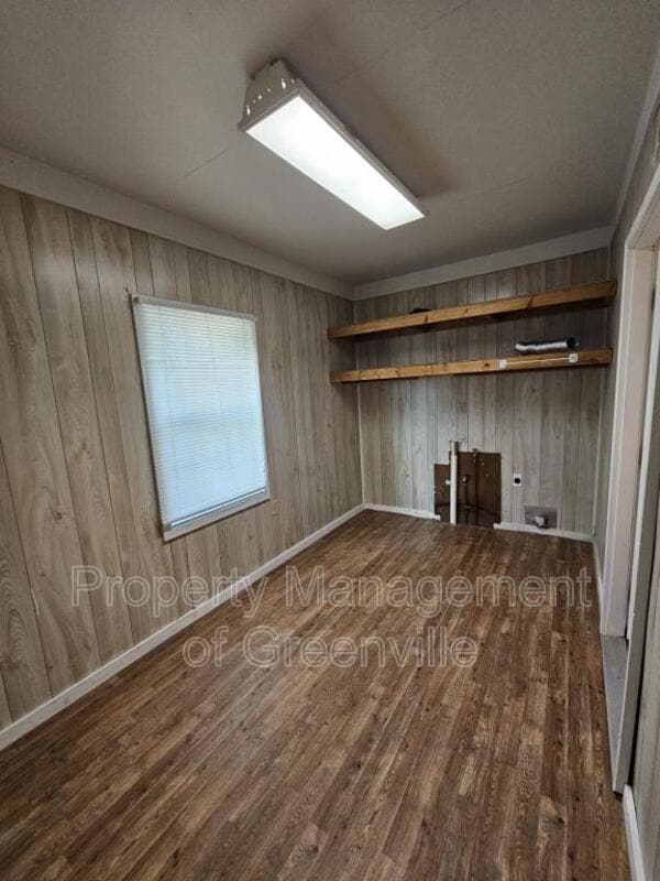 Photo - 411 Tanner Rd