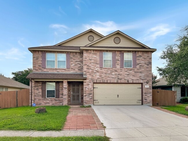 Photo - Spacious 5-Bedroom Retreat with Oversized ...
