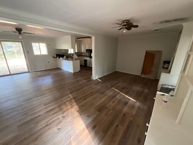 Photo - 131 Estates Ct
