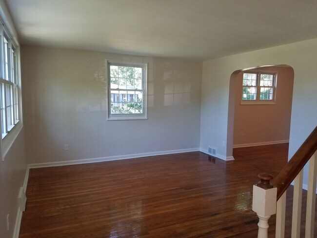 Living room - 603 Topsfield Rd