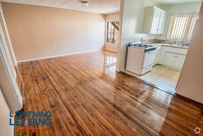 Building Photo - 920 Fedora St Unit 8D Rental