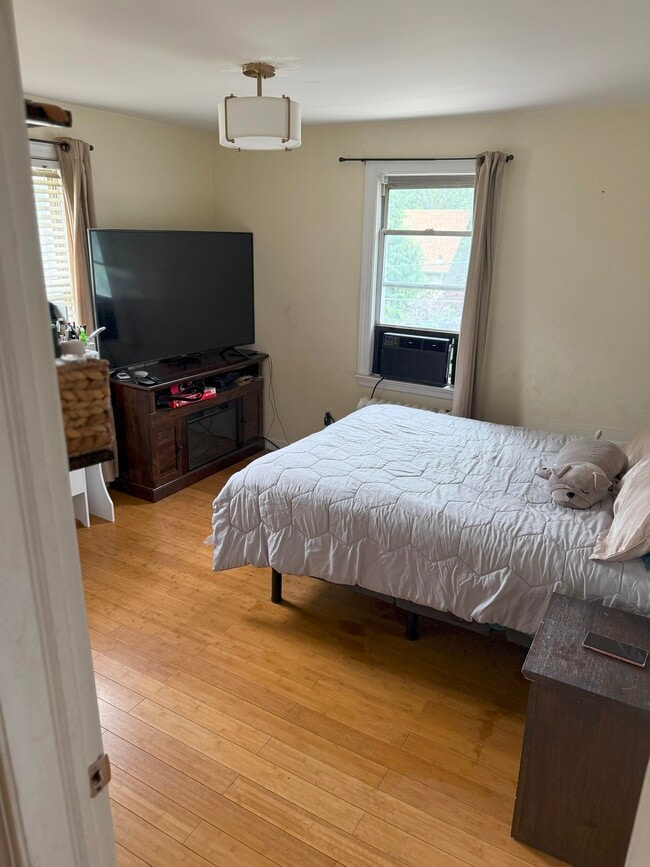 Photo - 125 Irving St