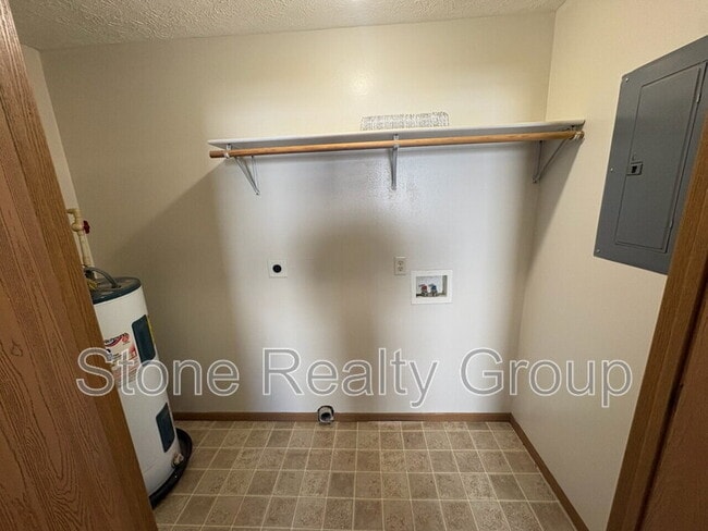 Photo - 679 N 25th St