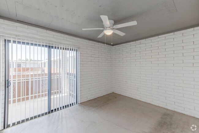 1BR, 1BA - 560SF - Bedroom - Luna Bear Arcos