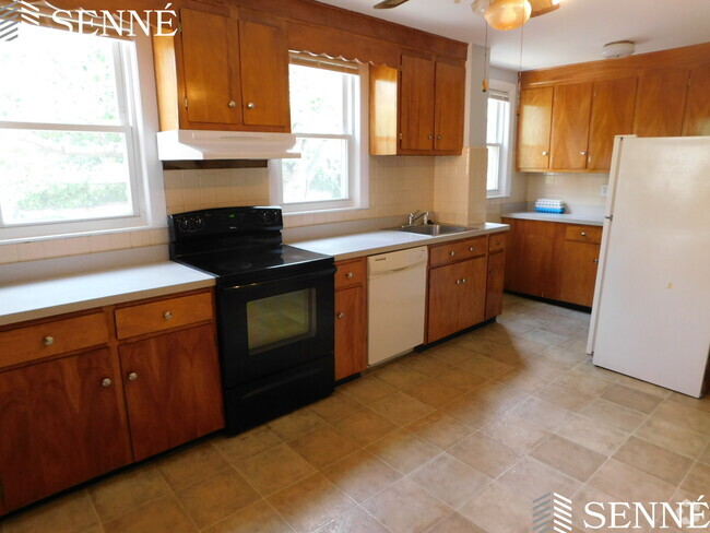 Building Photo - 1539 Cambridge St Unit 1 Rental