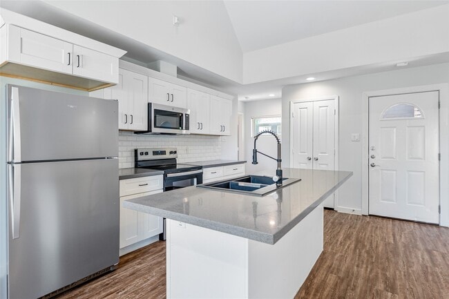 Photo - 3424 Tuam St