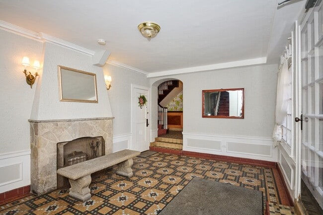 Photo - 1112 Grove St