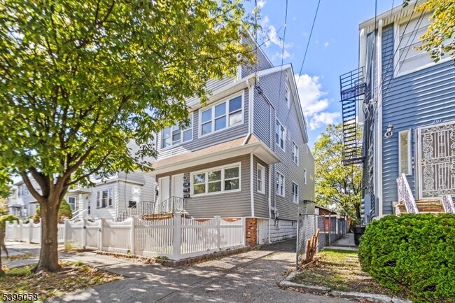 Photo - 205 N 16th St Unit 1