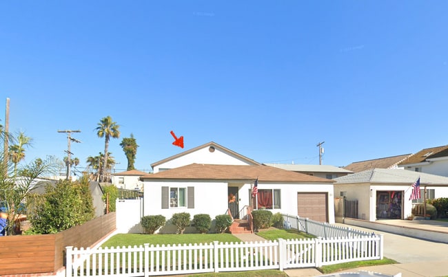 Building Photo - 3 BLOCKS TO MISSION BAY! SPACIOUS 2BD/1BA TOP FLOOR APARTMENT W/ GARAGE!!! $3,200/mo Unit 3989 #3