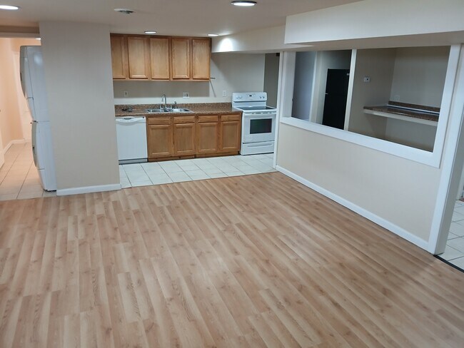 Photo - 711 S Poplar St