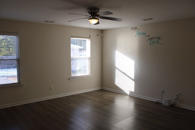 Photo - 234 Beckingham Dr