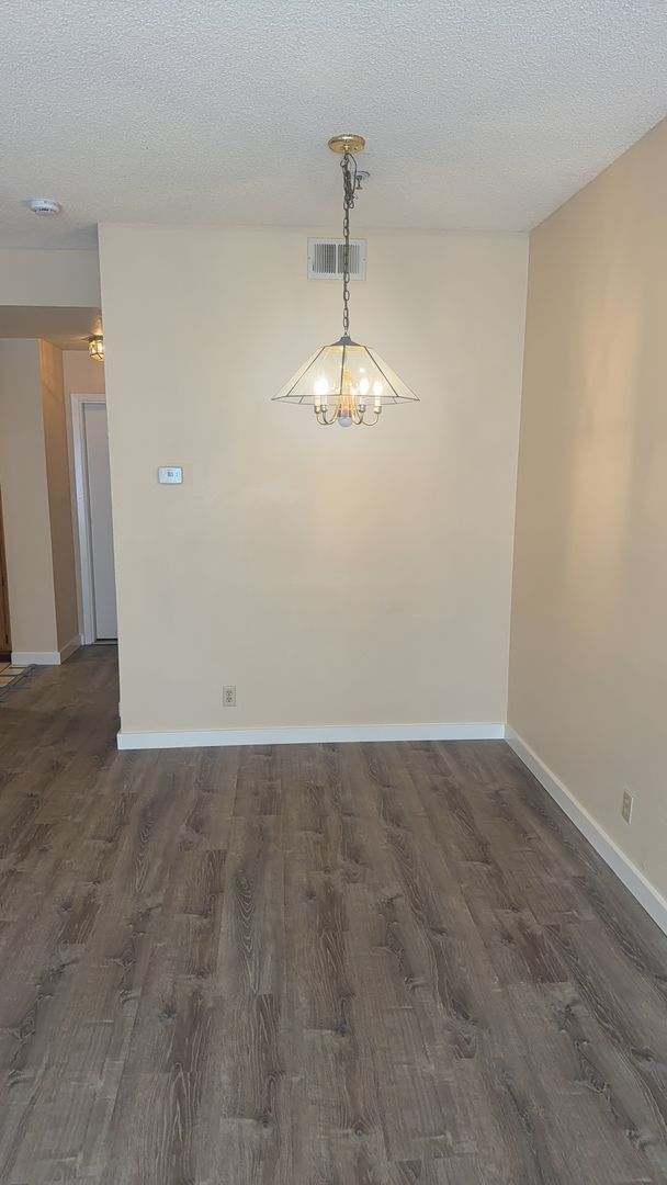 Wonderful 2 Bedroom, 2.5 Bath Condo!