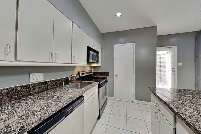 4241 Buena Vista St Unit 20
