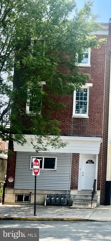 Photo - 625 DeKalb St