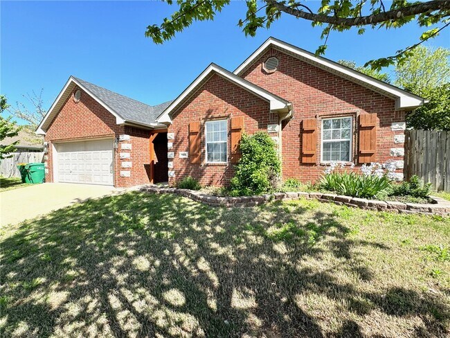 Building Photo - 1300 Yorkshire Dr