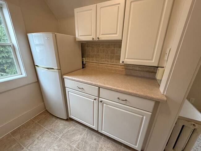 Photo - Spacious 1 Bed, 1 Bath Apartment Close to ... Unit A824-02
