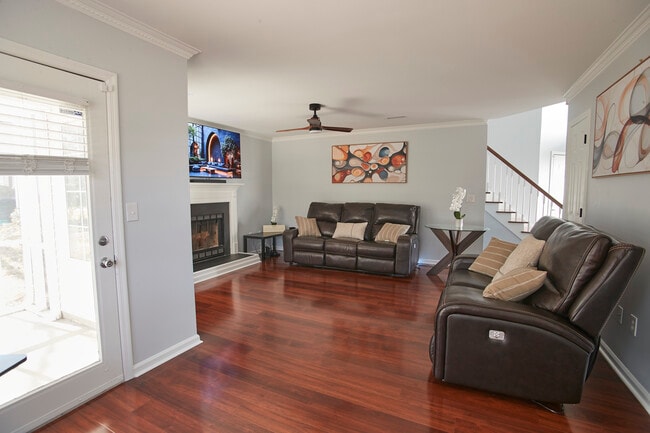 Photo - 810 Williamsburg Ln