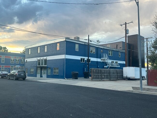 Building Photo - 2915 2nd Ave S Unit 205