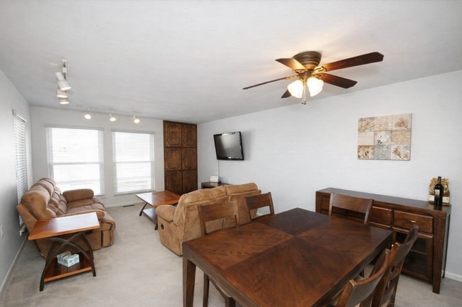 Living - Dining. - 10L Dennison Dr Unit Lake view