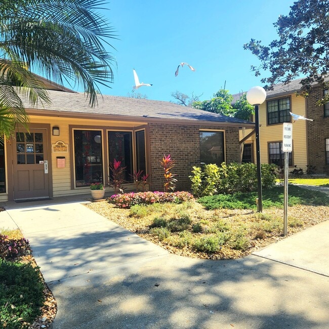 Oaks Of Lakebridge Community Apartments Ormond Beach, FL