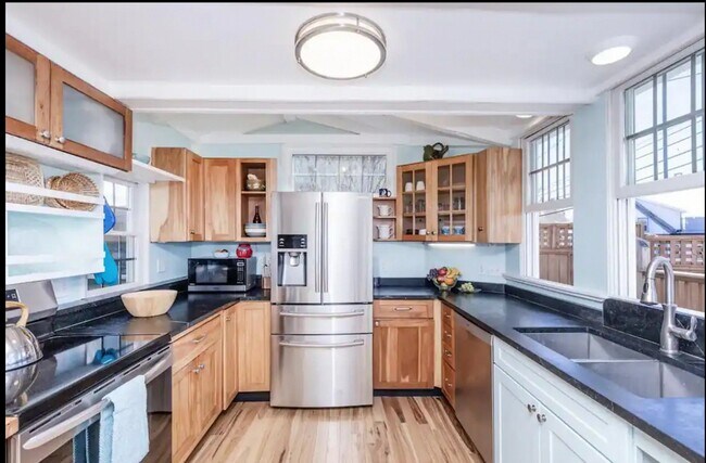 Photo - 170-1 E Main St