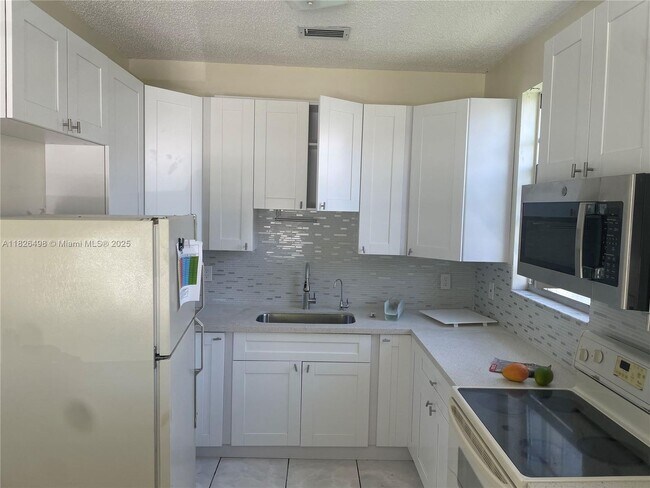 907 SW 8th Street 1-2, Hallandale Beach, F... - 907 SW 8th Street 1-2, Hallandale Beach, F... House