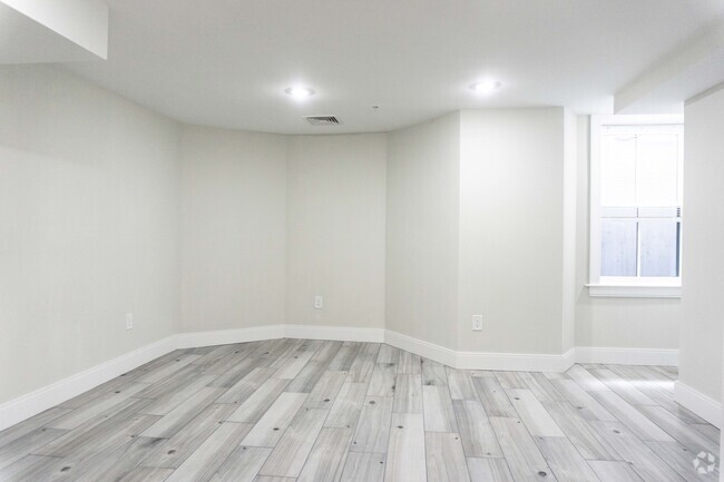 Building Photo - 79 Linden St Unit 1 Rental