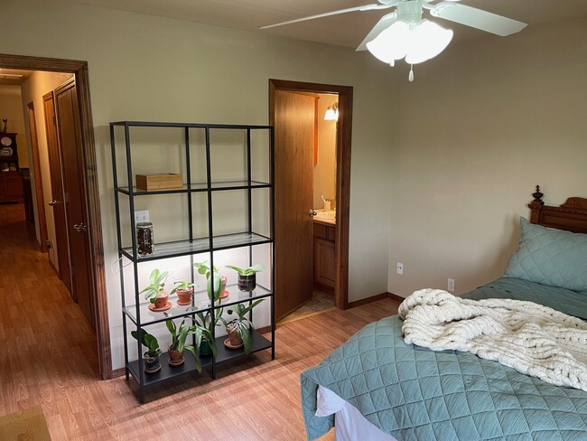 Building Photo - 1717 W 23rd Ave