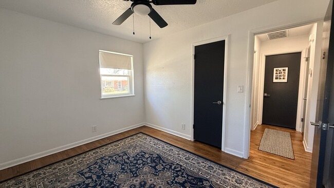 Building Photo - 517 Inwood Dr