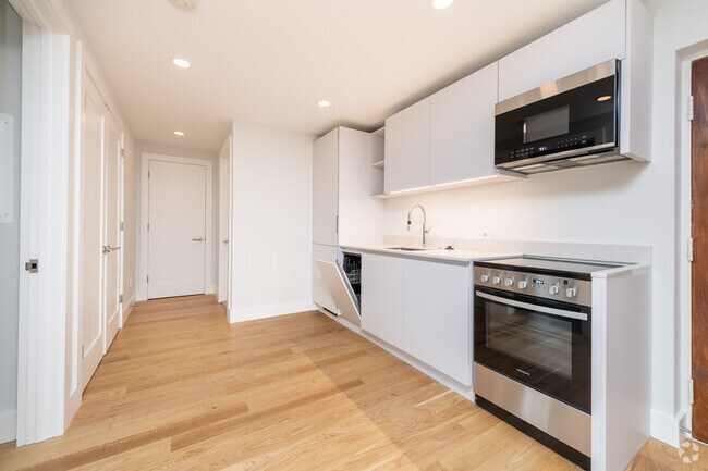 Building Photo - 162 Summer St Rental