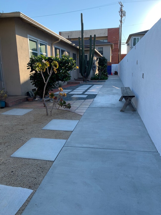 Walkway1 - 1517 Pontius Ave Unit 1517