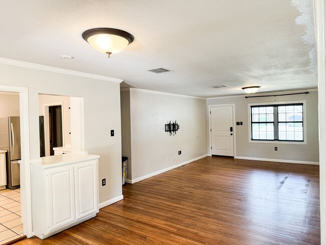 Photo - 2006 Bedford Dr