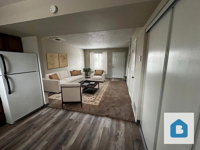Photo - Beautiful 2-bed 1-bath available for move-... Unit B