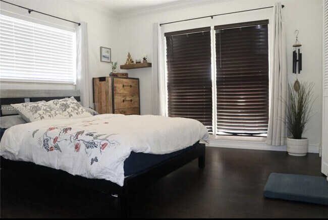 Photo - 7331 Gary Ave Unidad 209