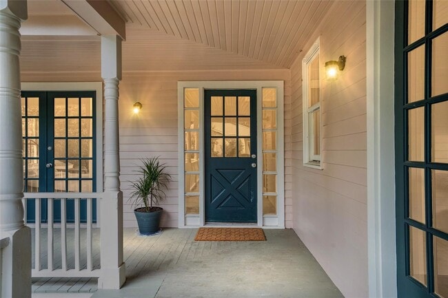 Photo - 806 E Main St