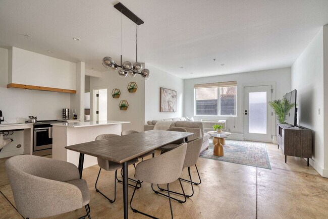 Photo - 4980 N Vancouver Ave Unit ID1309896P