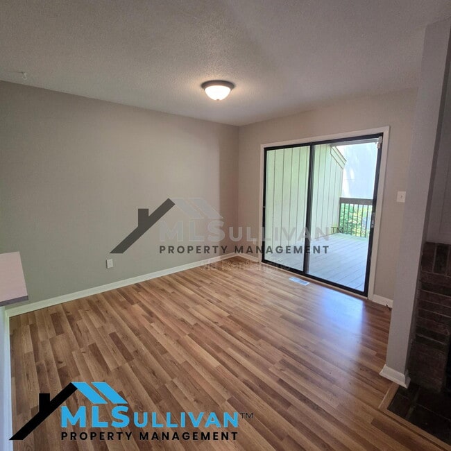 Photo - 4100 Five Oaks Dr