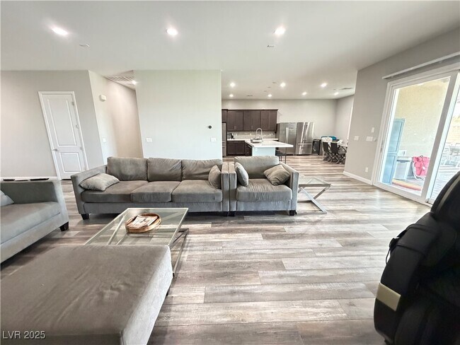 Photo - 8480 Warbonnet Way