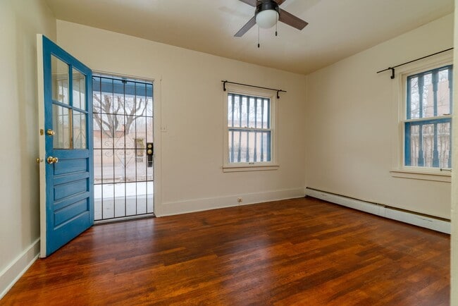 Building Photo - Acequia Madre -452 Unit 1