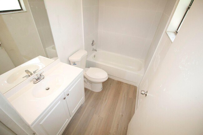 Photo - 3788 Harwood St