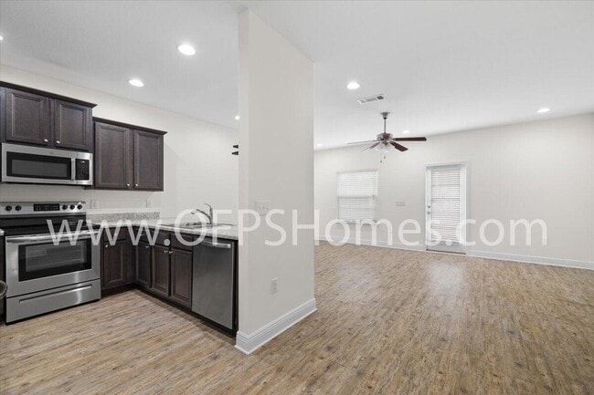 Photo - 121 Iron Horse Dr E