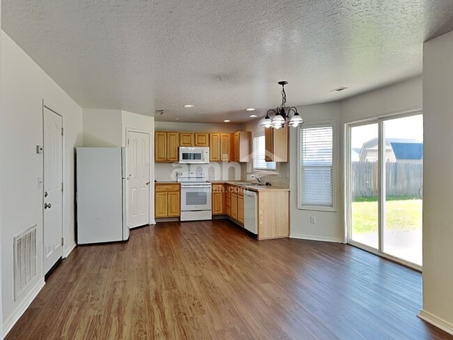 Photo - 1285 N Meadowhills Ave